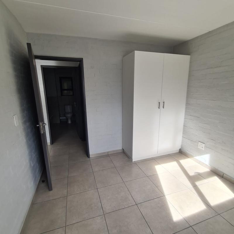 2 Bedroom Property for Sale in Goodwood Central Western Cape